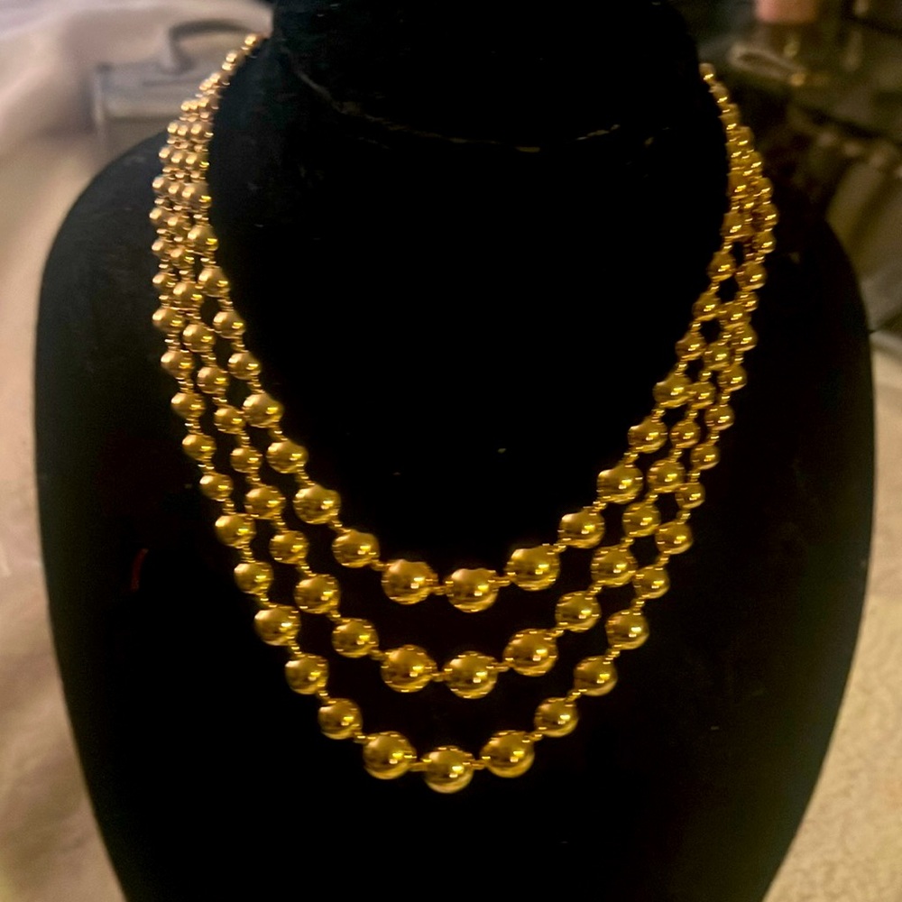 The Lilith strand is a three strand necklace that comes in either silver or gold